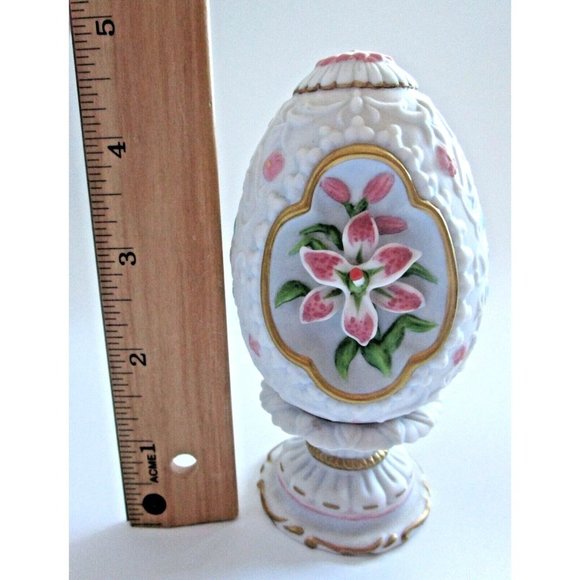 Vintage Lenox  "The Lily Blossom Egg"  1990 with Stand - Bisque Porcelain  4.5" - Picture 14 of 16
